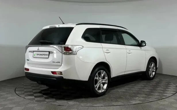 Mitsubishi Outlander, III — фото 2