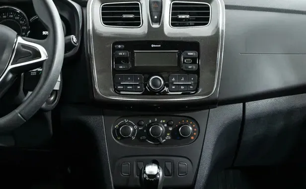 Renault Logan, II Рестайлинг — фото 7