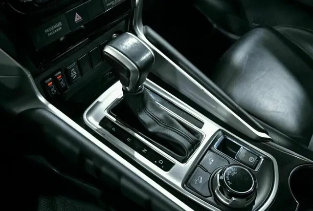 Mitsubishi Pajero Sport, III — фото 12