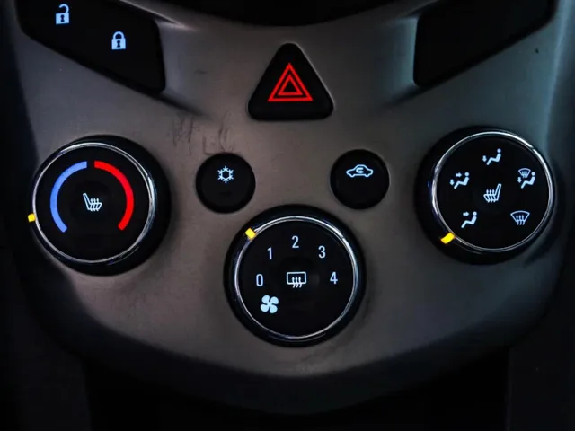 Chevrolet Aveo, II — фото 17