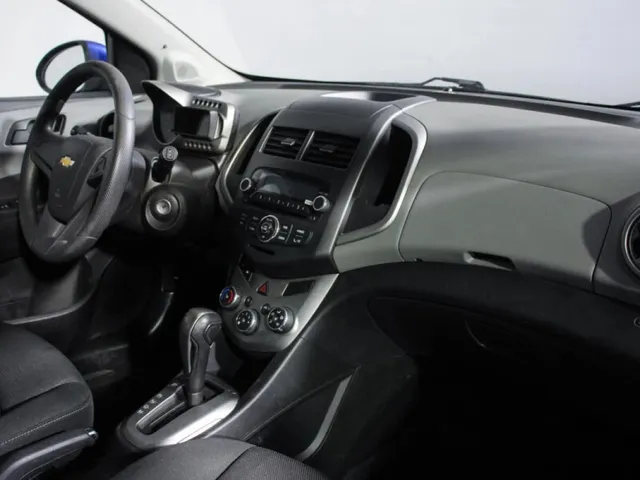 Chevrolet Aveo, II — фото 10