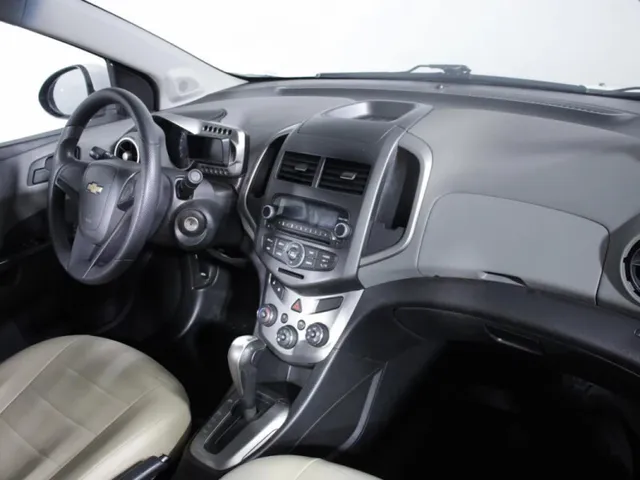 Chevrolet Aveo, II — фото 10
