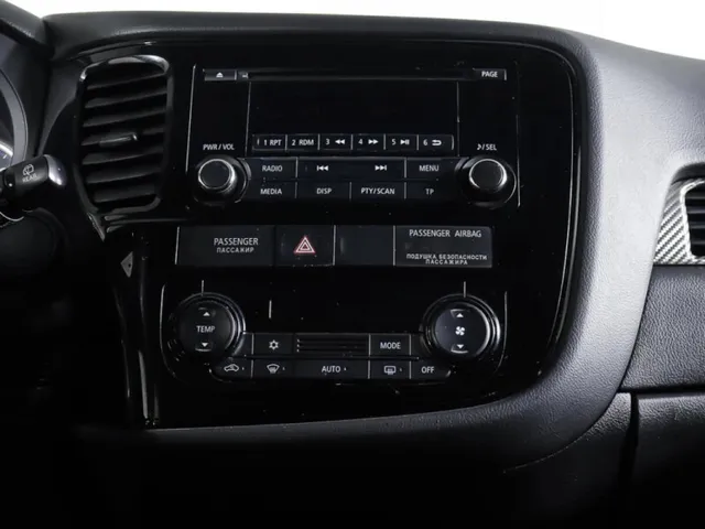 Mitsubishi Outlander, III — фото 16