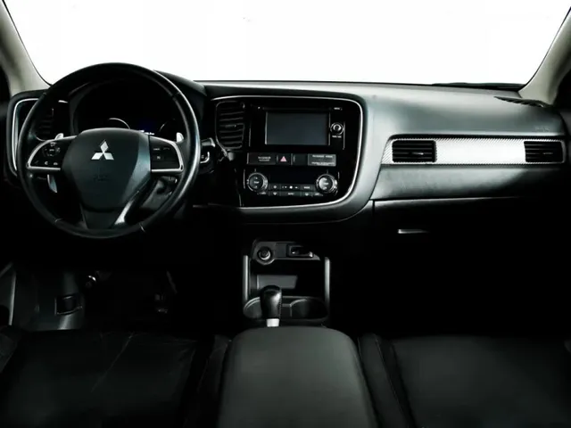 Mitsubishi Outlander, III — фото 11