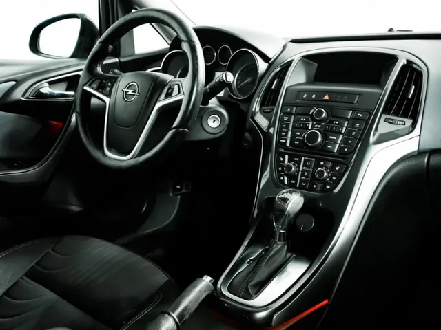 Opel Astra, J Рестайлинг — фото 8