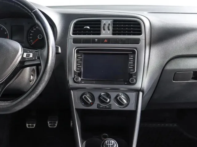 Volkswagen Polo, V Рестайлинг — фото 10