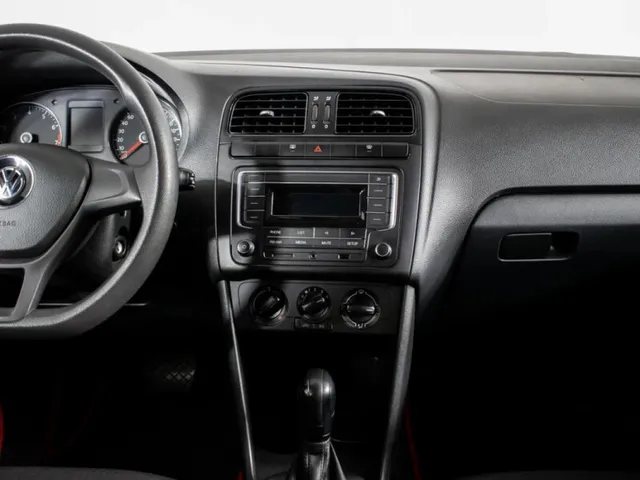 Volkswagen Polo, V Рестайлинг — фото 9