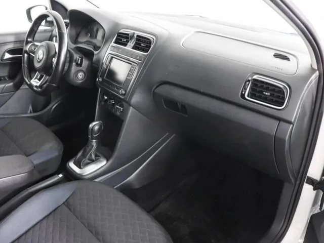 Volkswagen Polo, V Рестайлинг — фото 10