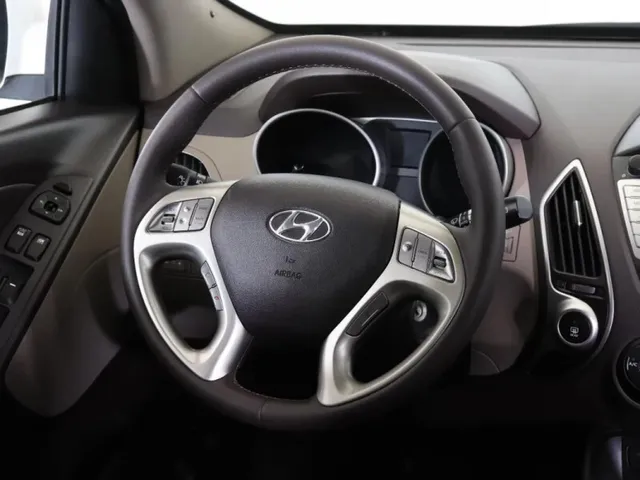 Hyundai ix35, I — фото 17