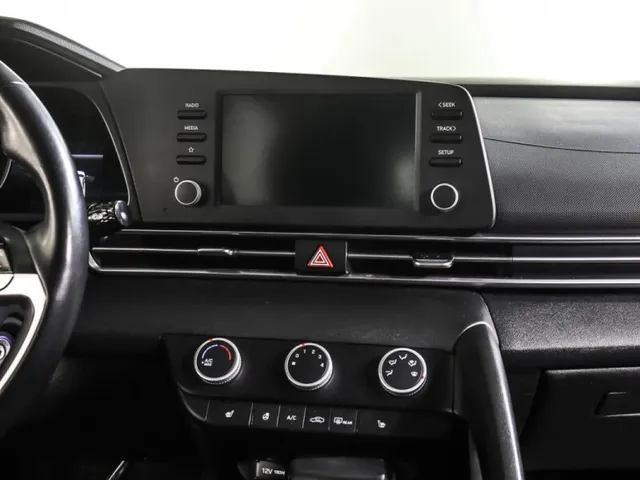 Hyundai Elantra, VII (CN7) — фото 15