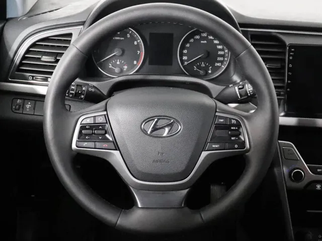 Hyundai Elantra, VI (AD) — фото 10