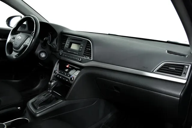 Hyundai Elantra, VI (AD) — фото 9