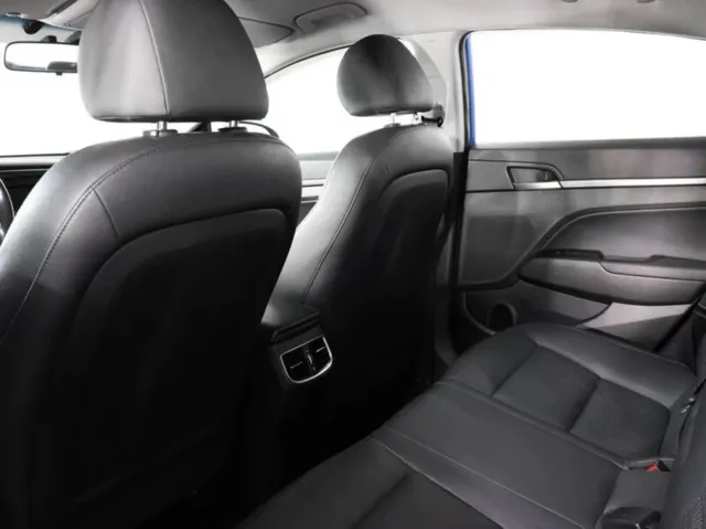 Hyundai Elantra, VI (AD) — фото 12