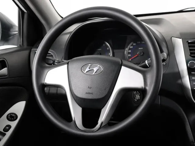 Hyundai Solaris, I — фото 10