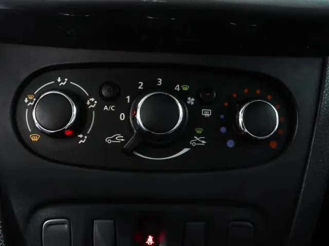 Renault Logan, II Рестайлинг — фото 11