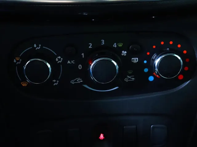 Renault Logan, II Рестайлинг — фото 12