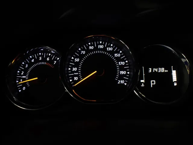 Renault Logan, II Рестайлинг — фото 11