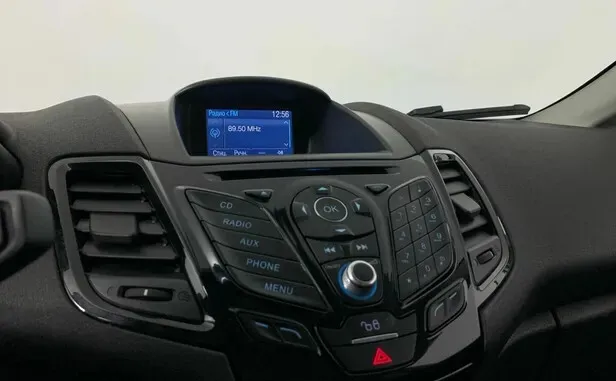 Ford Fiesta, Mk6 Рестайлинг — фото 10