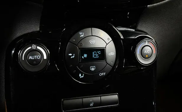 Ford Fiesta, Mk6 Рестайлинг — фото 11