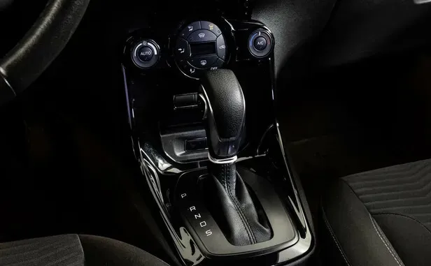 Ford Fiesta, Mk6 Рестайлинг — фото 12
