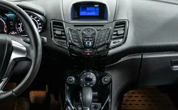 Ford Fiesta, Mk6 Рестайлинг — фото 9