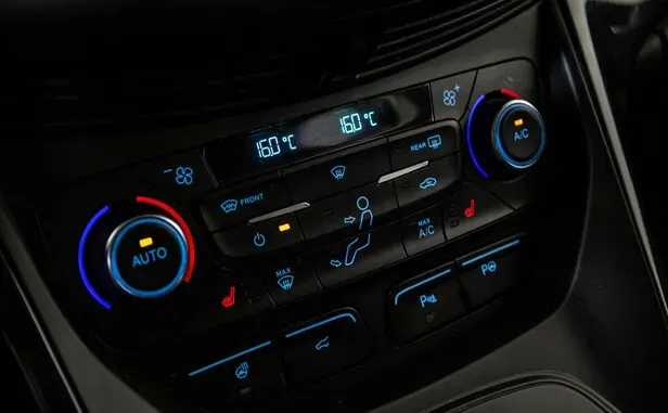 Ford Kuga, II Рестайлинг — фото 9
