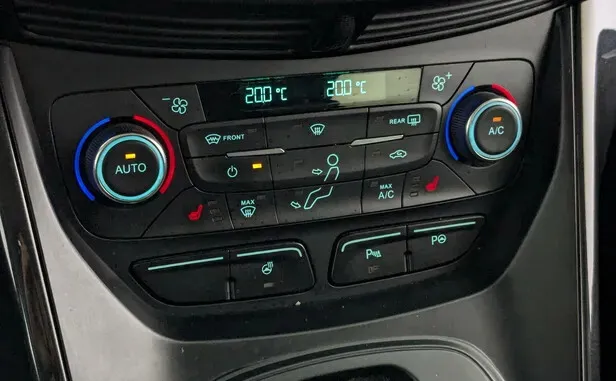 Ford Kuga, II Рестайлинг — фото 11