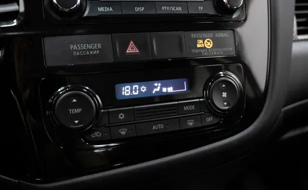 Mitsubishi Outlander, III — фото 14