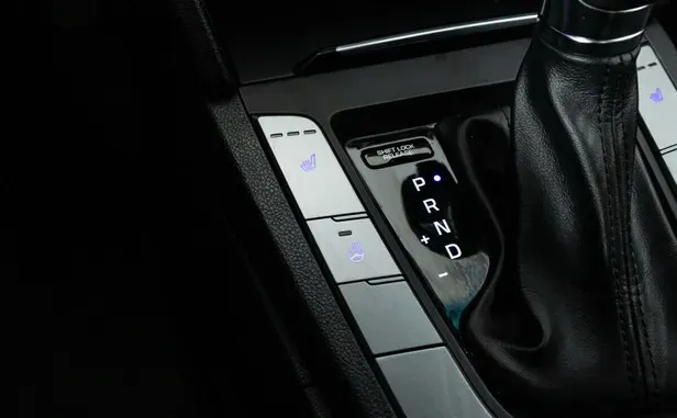Hyundai Elantra, VI (AD) — фото 13
