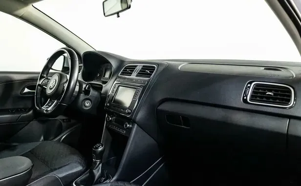 Volkswagen Polo, V Рестайлинг — фото 7