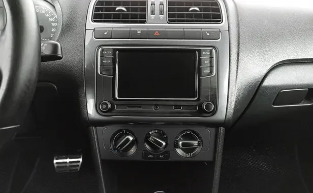 Volkswagen Polo, V Рестайлинг — фото 9