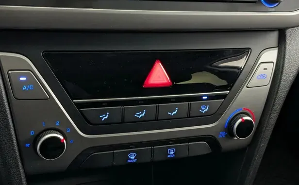 Hyundai Elantra, VI (AD) — фото 13