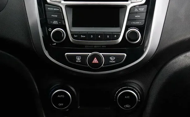 Hyundai Solaris, I Рестайлинг — фото 9