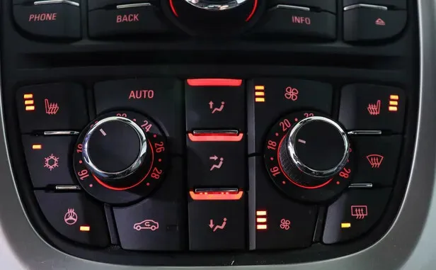 Opel Astra, J Рестайлинг — фото 10