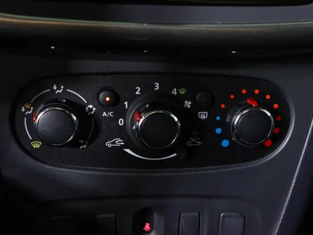 Renault Logan, II Рестайлинг — фото 14