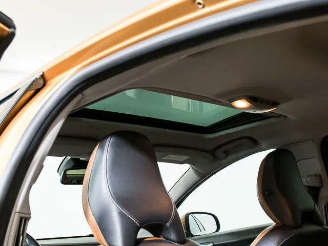 Volvo S60, II — фото 18