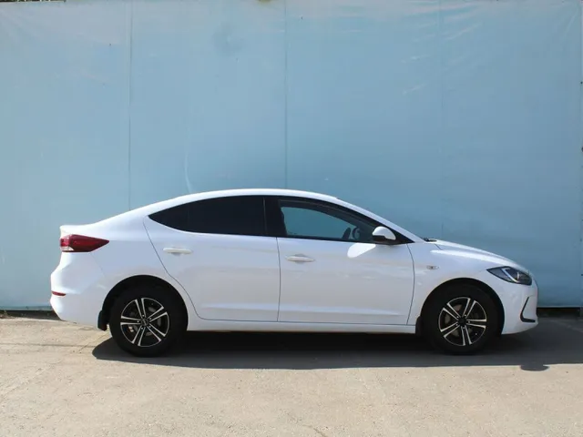 Hyundai Elantra, VI — фото 2