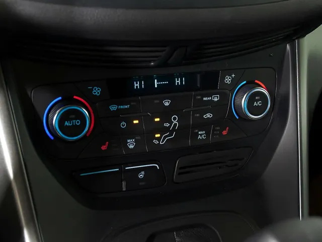 Ford Kuga, II Рестайлинг — фото 13