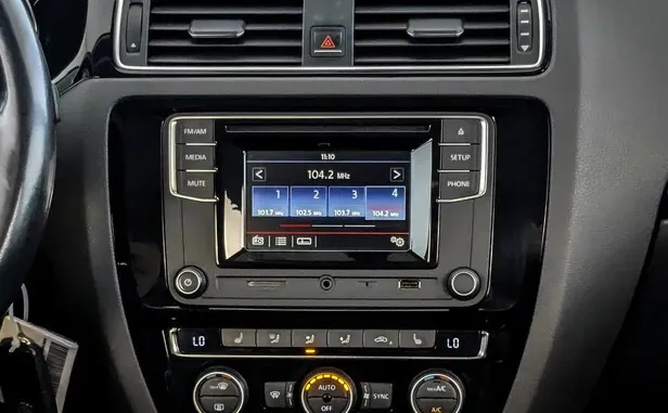 Volkswagen Jetta, VI Рестайлинг — фото 10