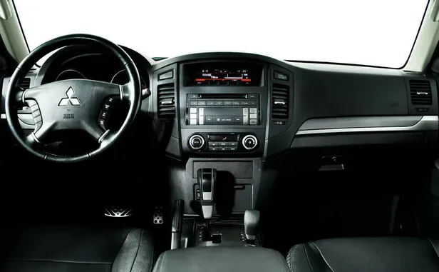 Mitsubishi Pajero, IV Рестайлинг 1 — фото 5