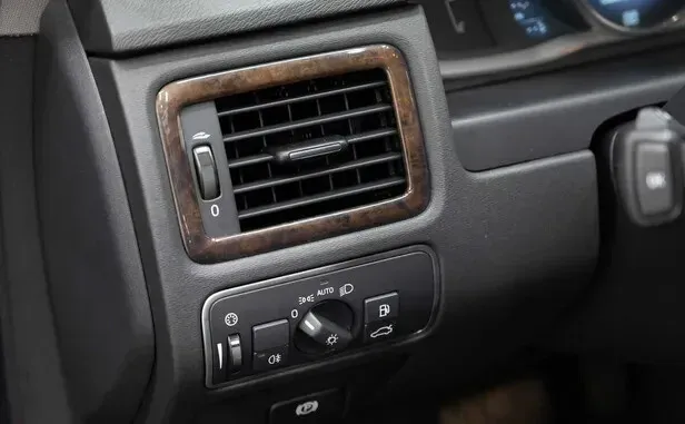 Volvo XC70, II Рестайлинг — фото 12