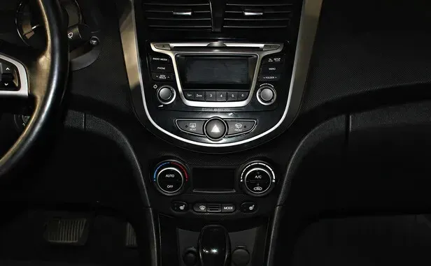 Hyundai Solaris, I Рестайлинг — фото 9