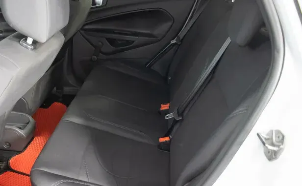 Ford Fiesta, Mk6 Рестайлинг — фото 11