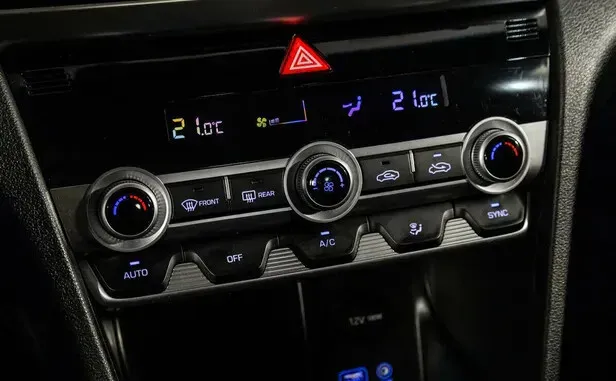 Hyundai Elantra, VI (AD) Рестайлинг — фото 14
