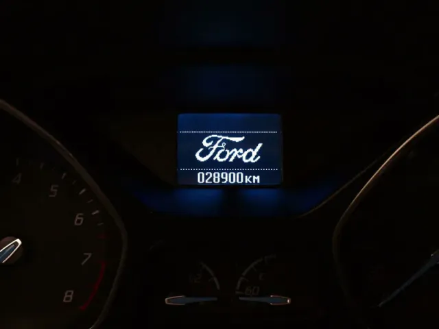 Ford Focus, III — фото 7