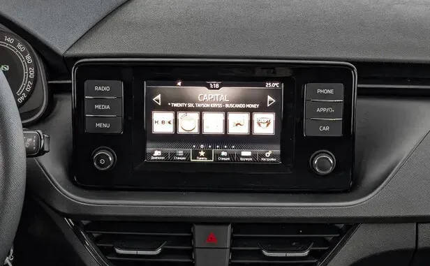 Skoda Rapid, II — фото 17
