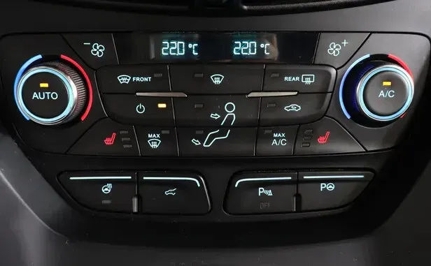 Ford Kuga, II Рестайлинг — фото 10