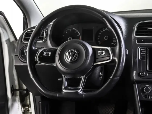 Volkswagen Polo, V Рестайлинг — фото 18