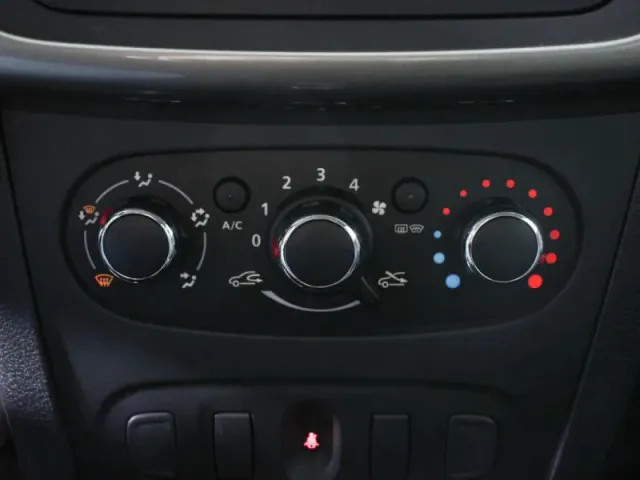 Renault Logan, II Рестайлинг — фото 11
