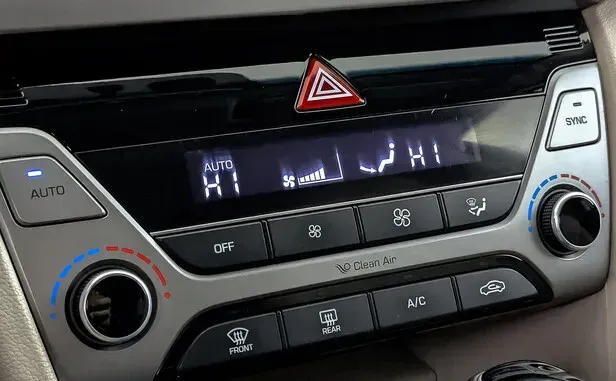Hyundai Elantra, VI (AD) — фото 10